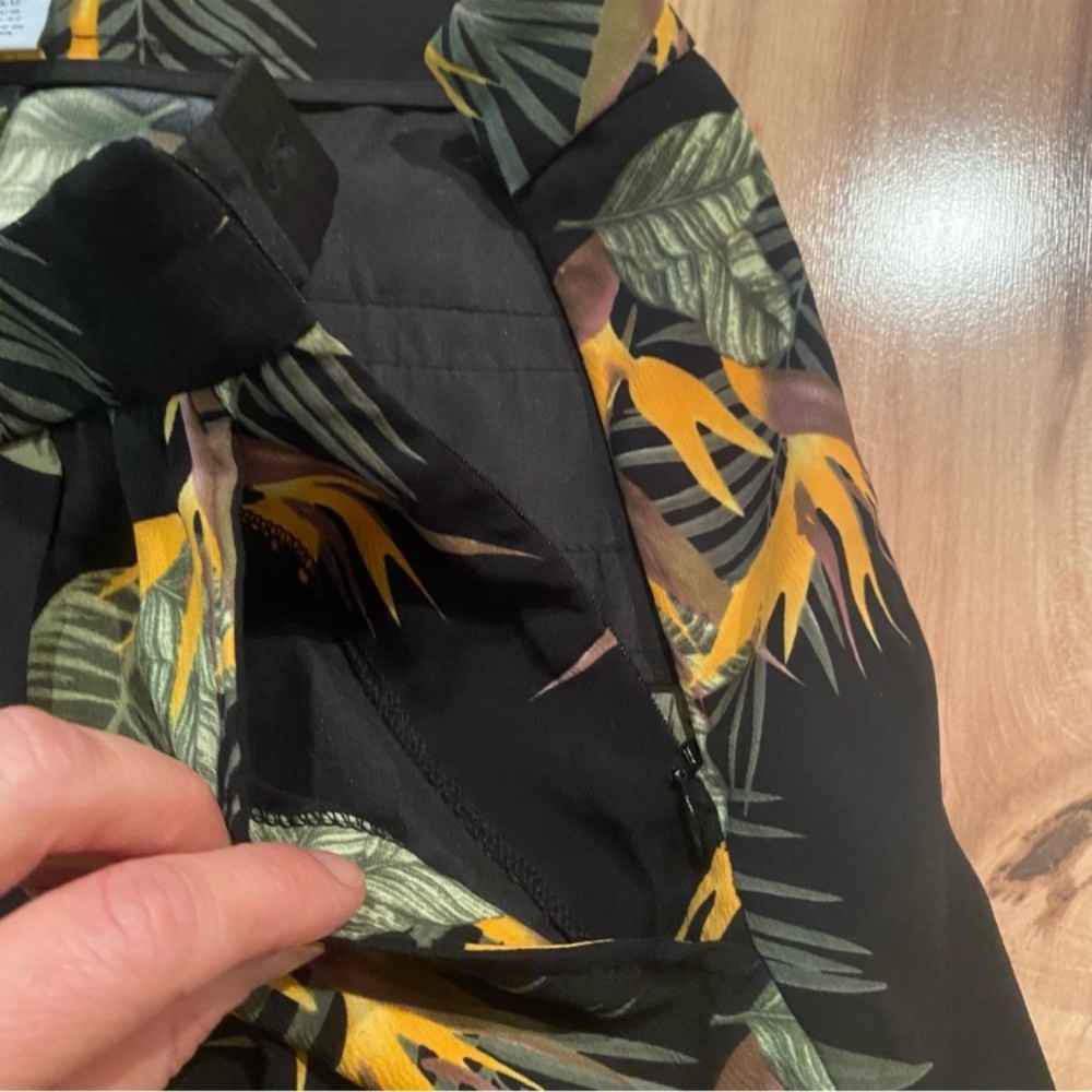 Carolina Belle Tropical print Shorts—Size 12 - Picture 2 of 4